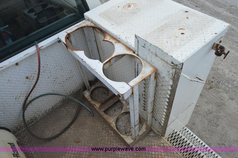 image for item I4614 1994 Ford F800 service truck with crane