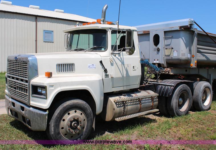 image for item J1129 1988 Ford LTL9000 semi truck