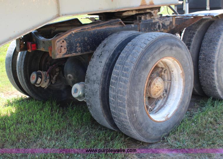 image for item J1129 1988 Ford LTL9000 semi truck