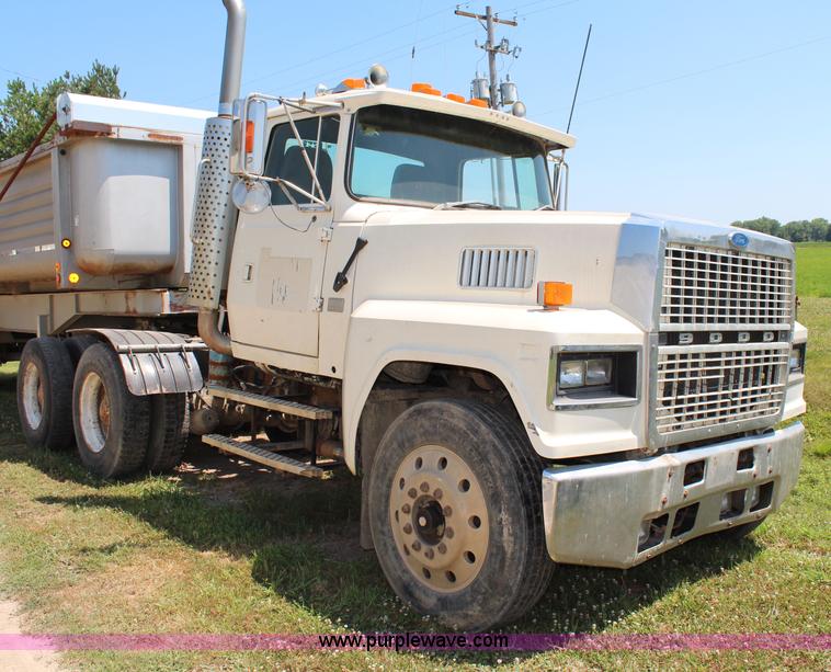 image for item J1129 1988 Ford LTL9000 semi truck