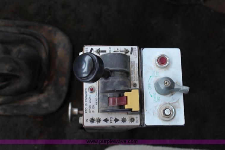 image for item J1129 1988 Ford LTL9000 semi truck