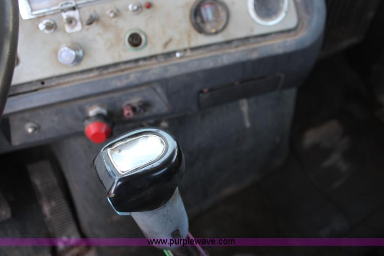 image for item J1129 1988 Ford LTL9000 semi truck