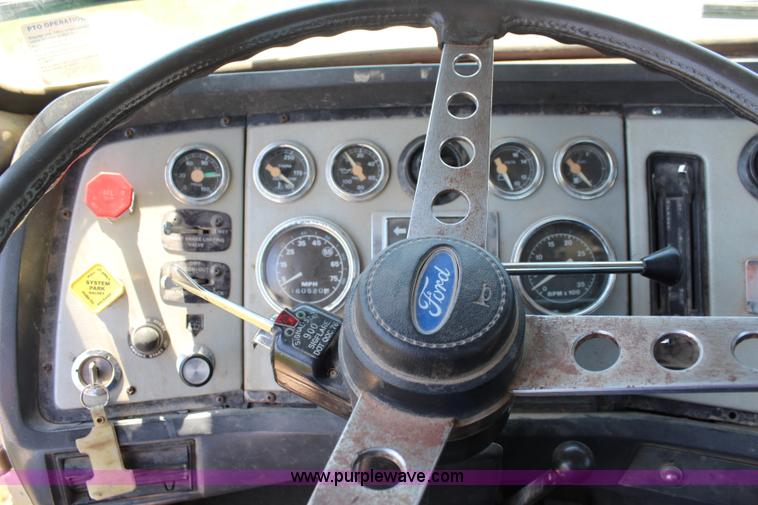 image for item J1129 1988 Ford LTL9000 semi truck