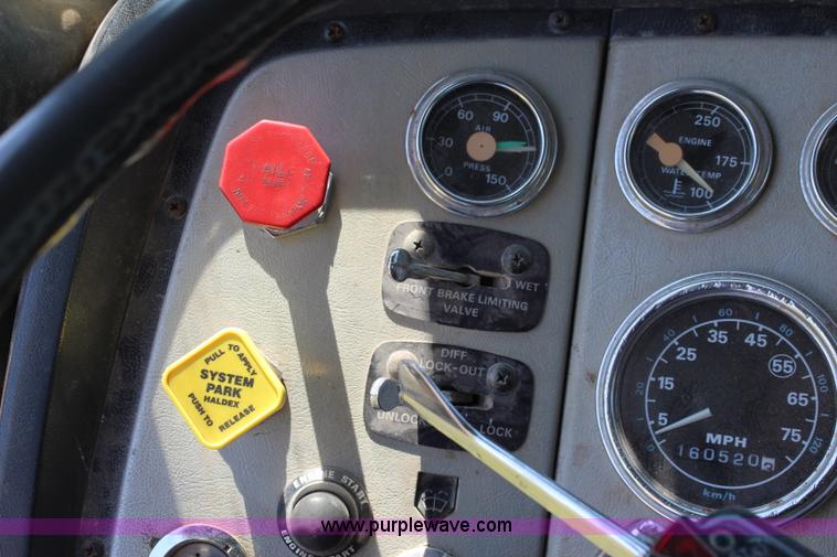 image for item J1129 1988 Ford LTL9000 semi truck