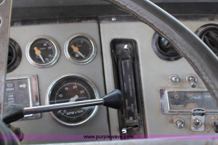 image for item J1129 1988 Ford LTL9000 semi truck