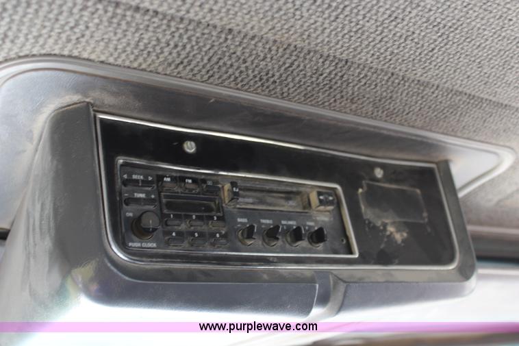 image for item J1129 1988 Ford LTL9000 semi truck