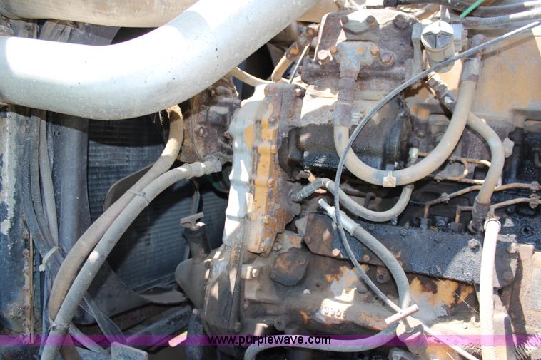 image for item J1129 1988 Ford LTL9000 semi truck