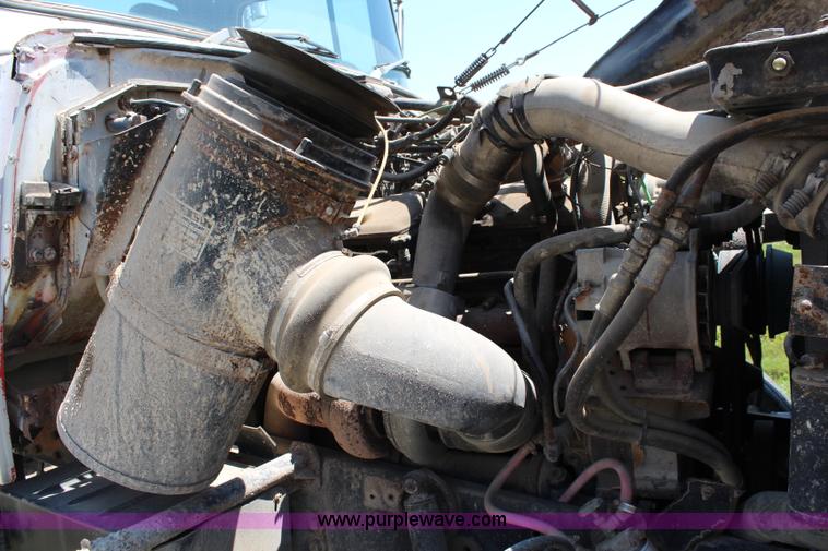 image for item J1129 1988 Ford LTL9000 semi truck