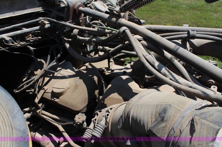 image for item J1129 1988 Ford LTL9000 semi truck