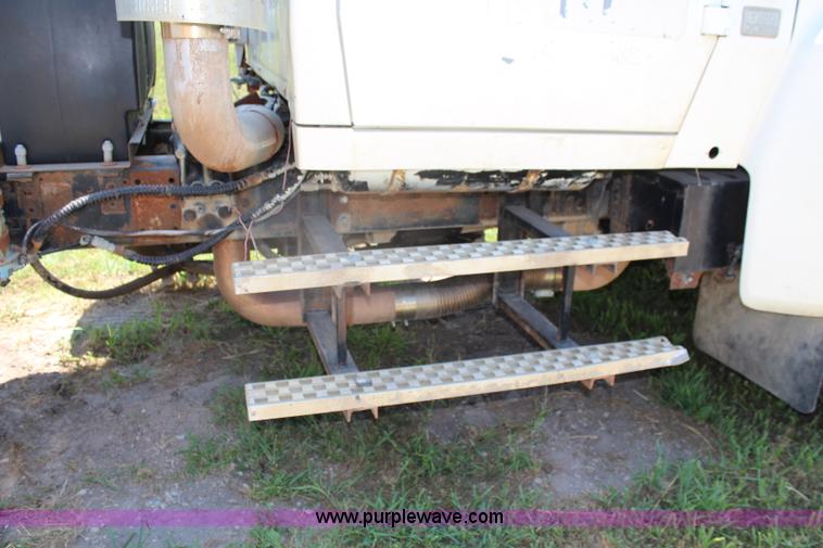 image for item J1129 1988 Ford LTL9000 semi truck