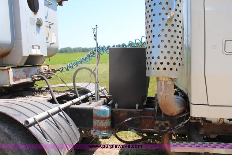 image for item J1129 1988 Ford LTL9000 semi truck