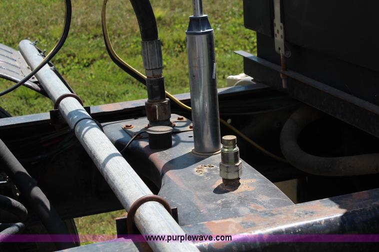 image for item J1129 1988 Ford LTL9000 semi truck