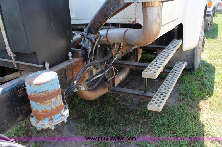 image for item J1129 1988 Ford LTL9000 semi truck