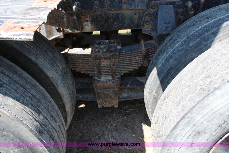 image for item J1129 1988 Ford LTL9000 semi truck