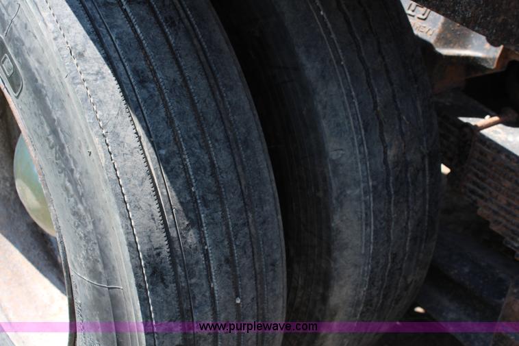 image for item J1129 1988 Ford LTL9000 semi truck