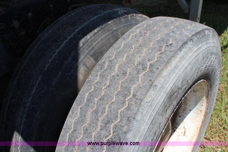 image for item J1129 1988 Ford LTL9000 semi truck