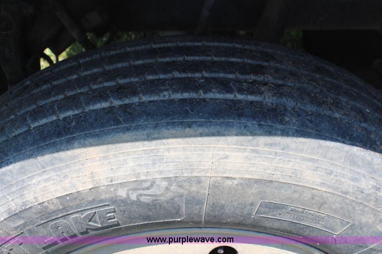 image for item J1129 1988 Ford LTL9000 semi truck