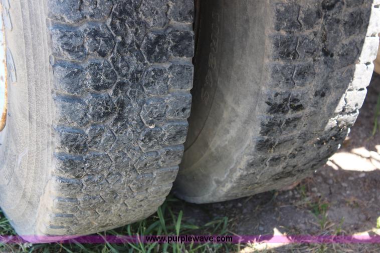 image for item J1129 1988 Ford LTL9000 semi truck