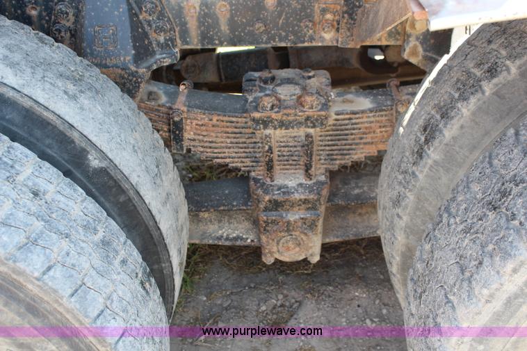 image for item J1129 1988 Ford LTL9000 semi truck