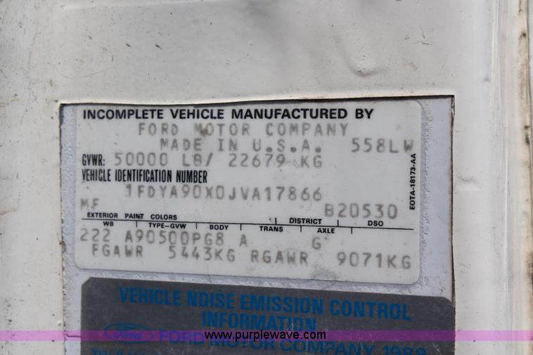 image for item J1129 1988 Ford LTL9000 semi truck