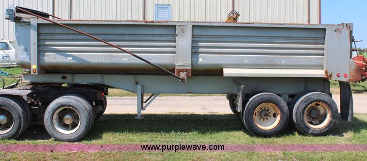 image for item J1152 1994 Clement end dump trailer