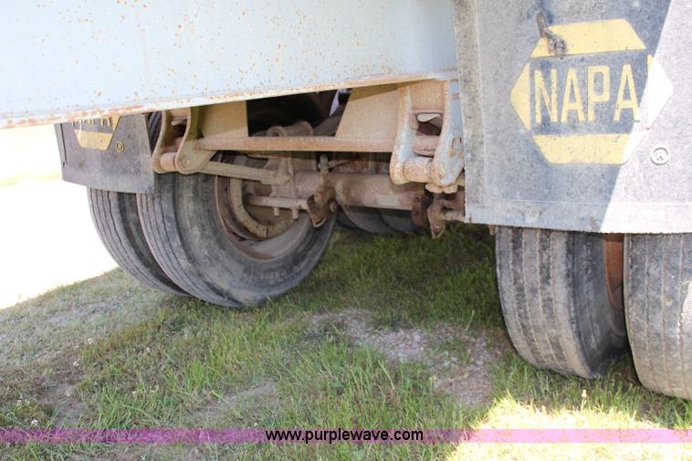 image for item J1152 1994 Clement end dump trailer