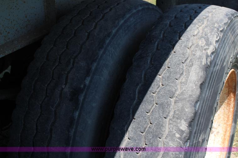 image for item J1152 1994 Clement end dump trailer