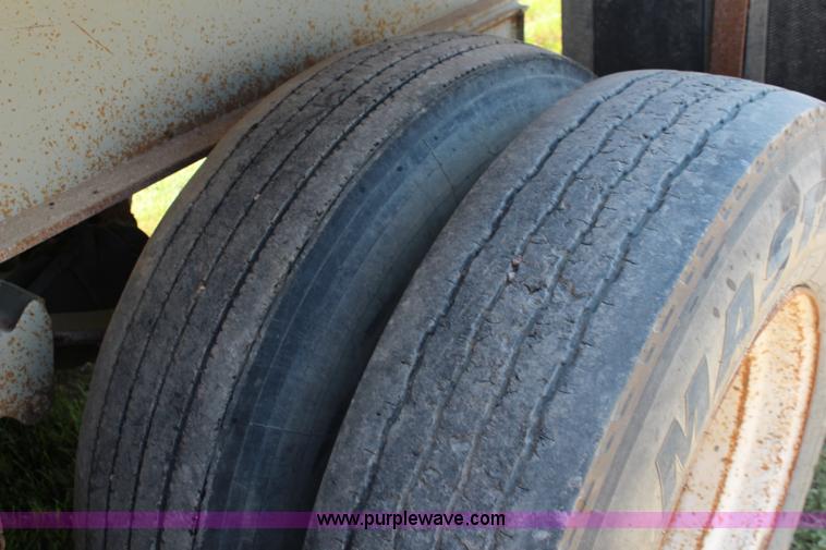 image for item J1152 1994 Clement end dump trailer