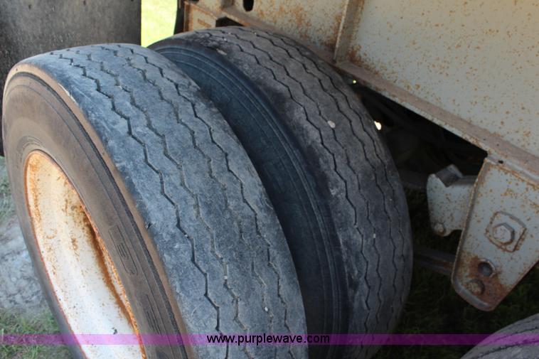 image for item J1152 1994 Clement end dump trailer