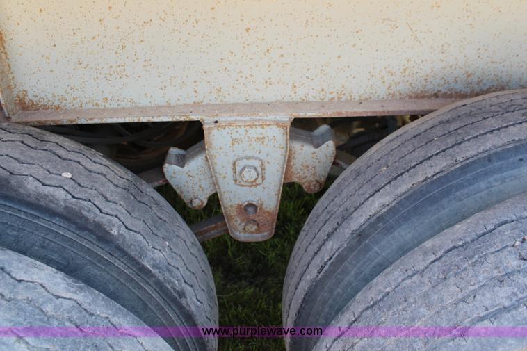 image for item J1152 1994 Clement end dump trailer