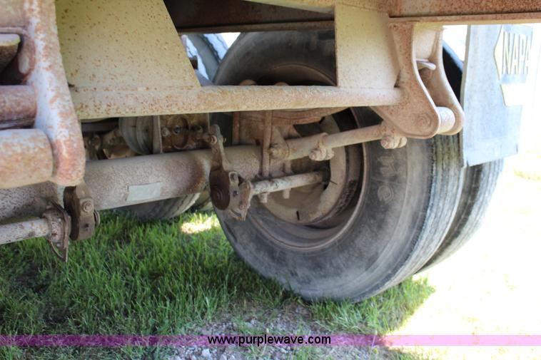 image for item J1152 1994 Clement end dump trailer