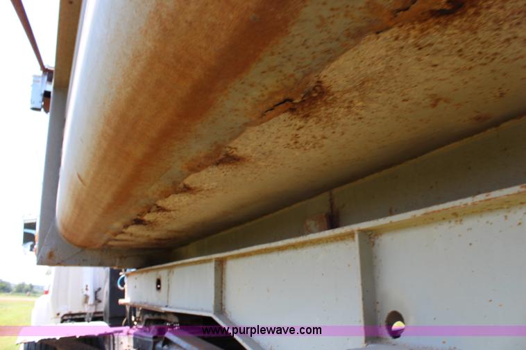 image for item J1152 1994 Clement end dump trailer