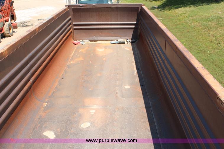 image for item J1152 1994 Clement end dump trailer