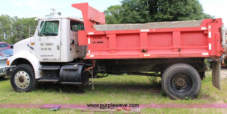 image for item J1160 1992 International 7100 dump truck