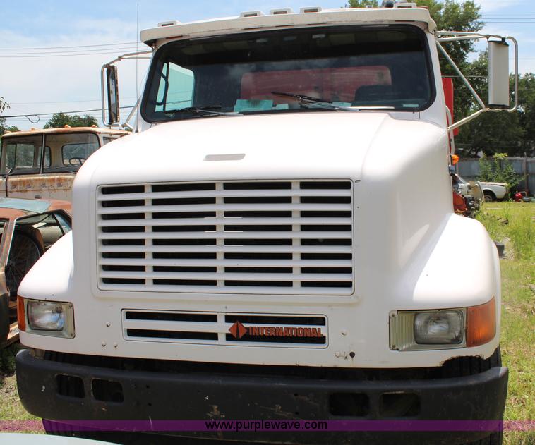 image for item J1160 1992 International 7100 dump truck