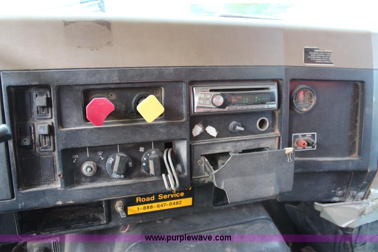 image for item J1160 1992 International 7100 dump truck