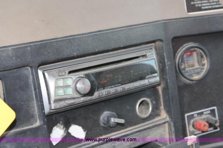 image for item J1160 1992 International 7100 dump truck