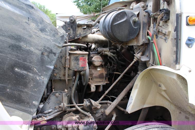 image for item J1160 1992 International 7100 dump truck