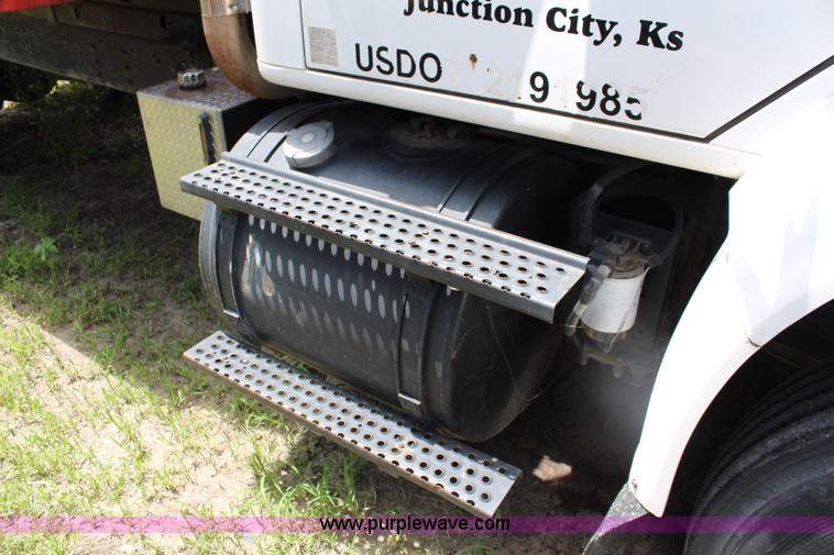 image for item J1160 1992 International 7100 dump truck