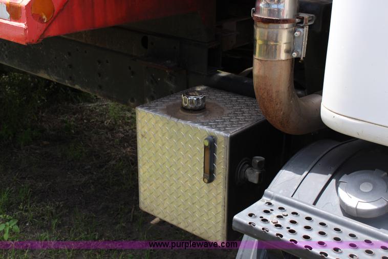 image for item J1160 1992 International 7100 dump truck