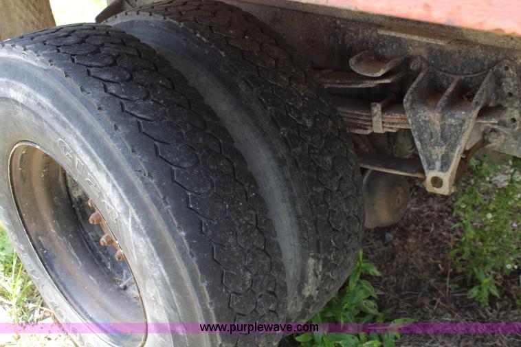 image for item J1160 1992 International 7100 dump truck