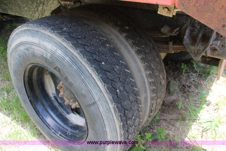 image for item J1160 1992 International 7100 dump truck