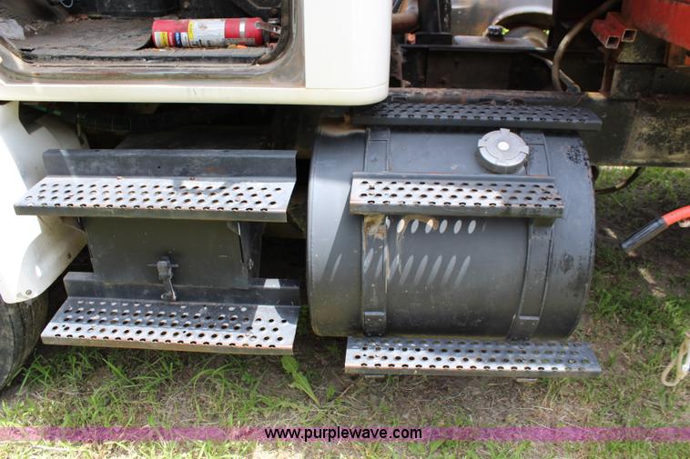 image for item J1160 1992 International 7100 dump truck