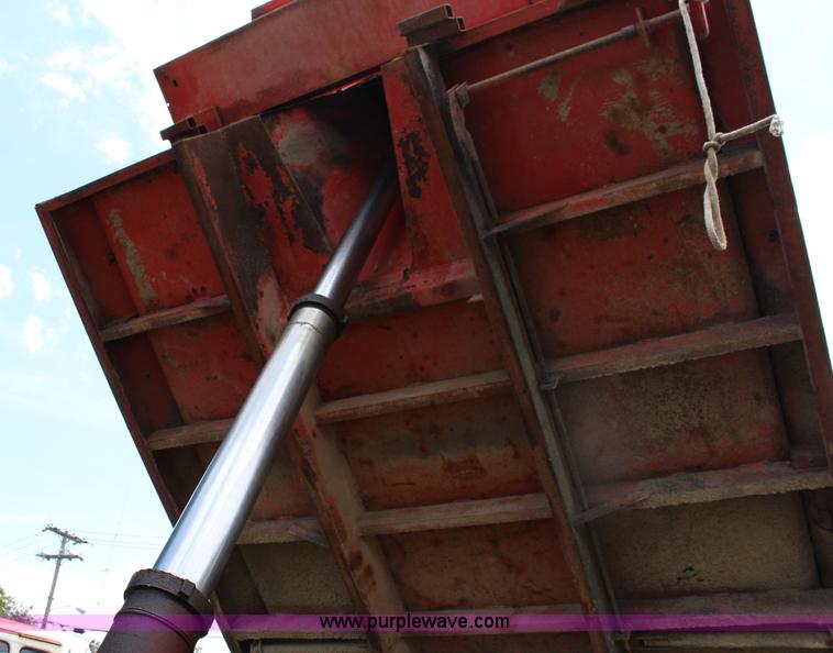 image for item J1160 1992 International 7100 dump truck