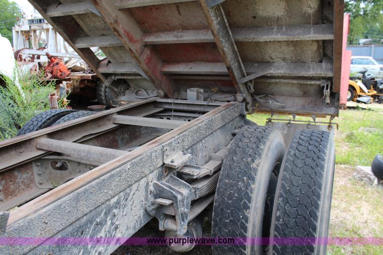image for item J1160 1992 International 7100 dump truck