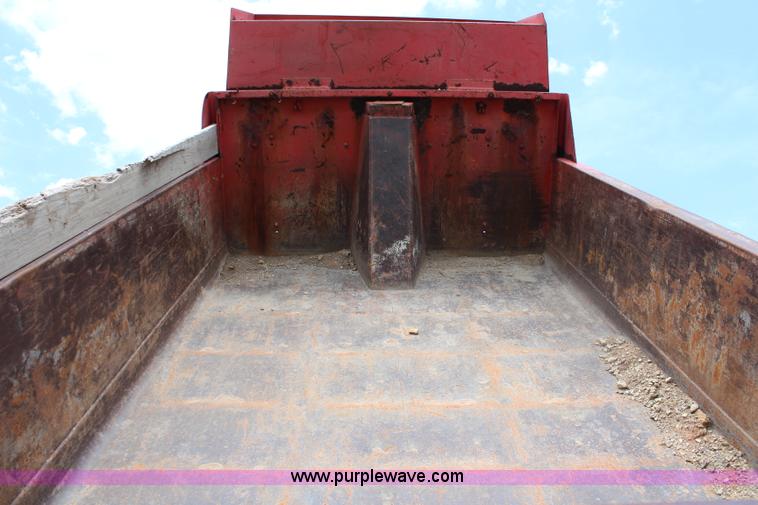 image for item J1160 1992 International 7100 dump truck