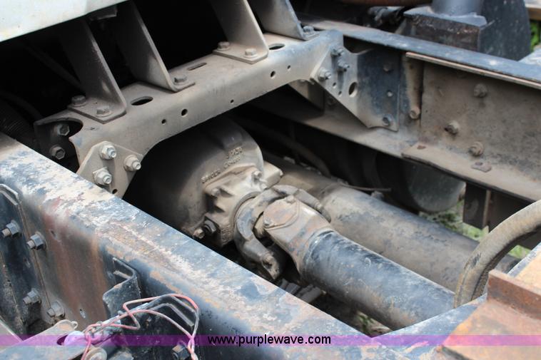 image for item J1160 1992 International 7100 dump truck