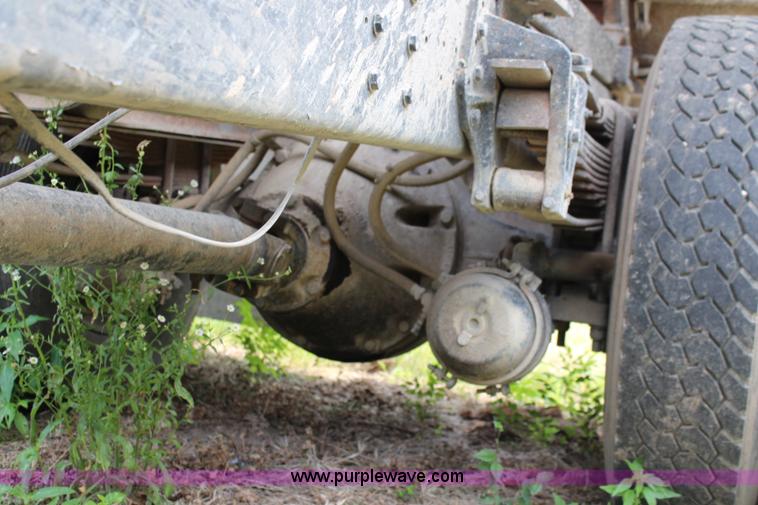 image for item J1160 1992 International 7100 dump truck