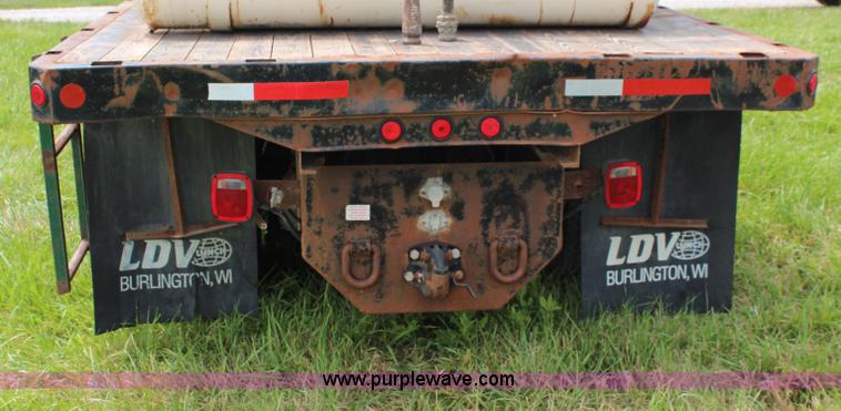 image for item J1181 1995 Freightliner FLD flatbed truck