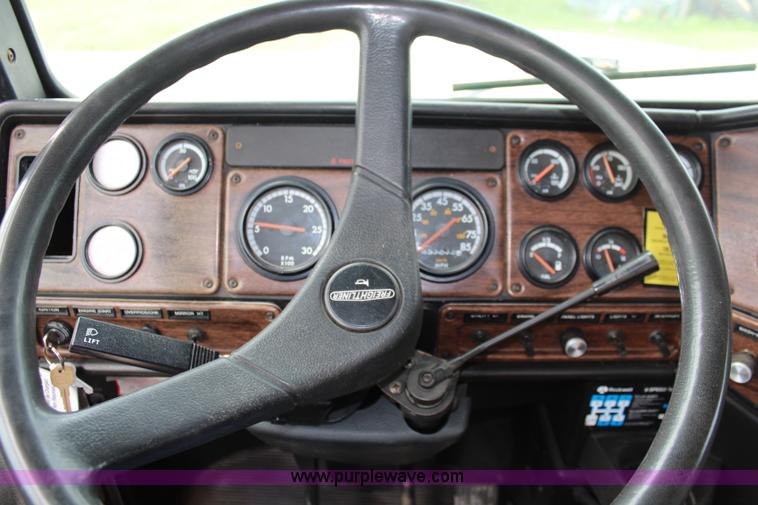 image for item J1181 1995 Freightliner FLD flatbed truck